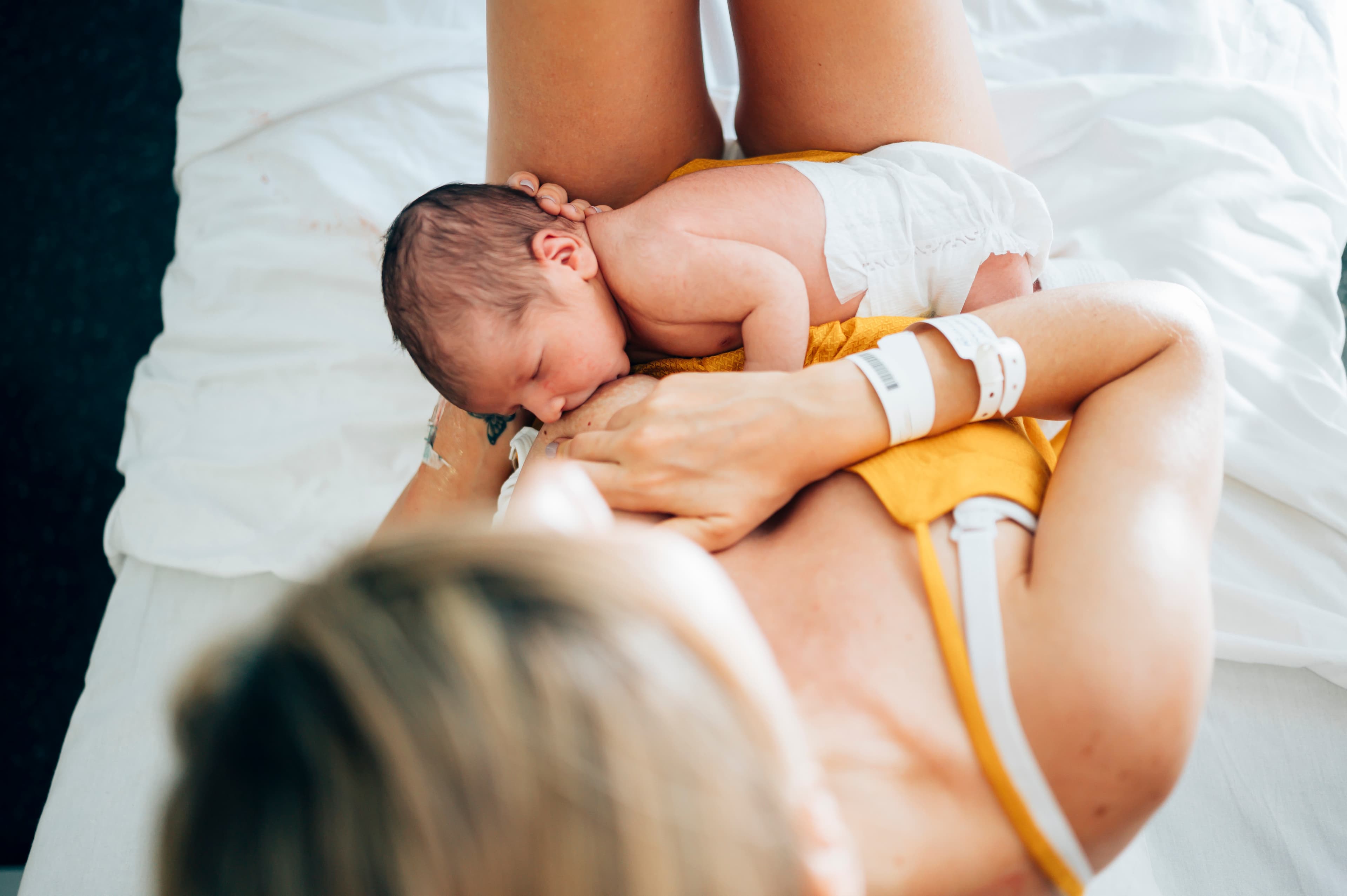 Karmienie piersią nie zależy wyłącznie od matki? Jaka jest rola pediatry? 